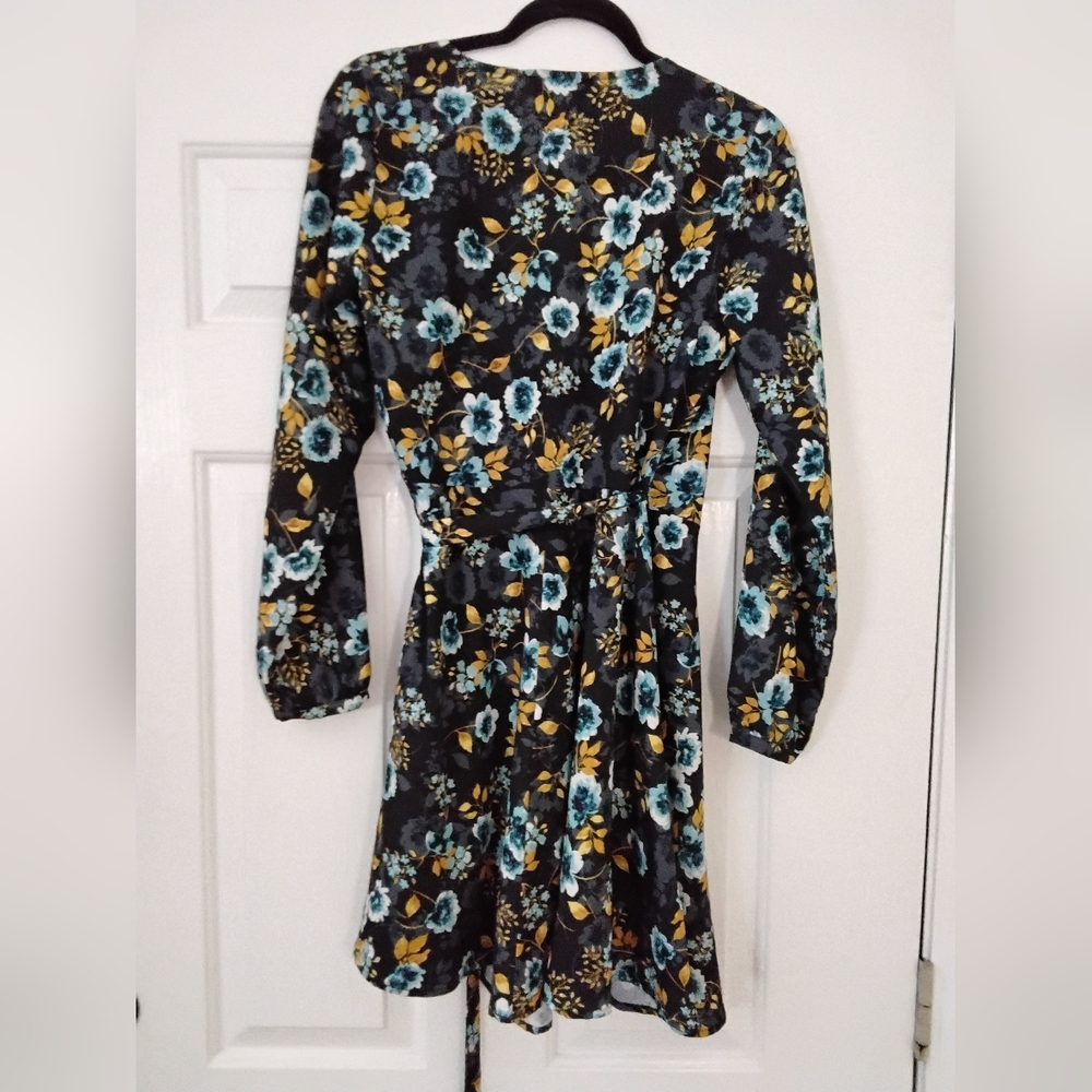 Yumi Kim Floral Wrap Dress Medium - Picture 5 of 5